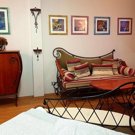 Penzion A Restauracia Toldi Galanta Dış mekan fotoğraf