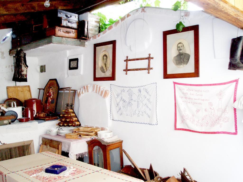 Penzion A Restauracia Toldi Galanta Dış mekan fotoğraf