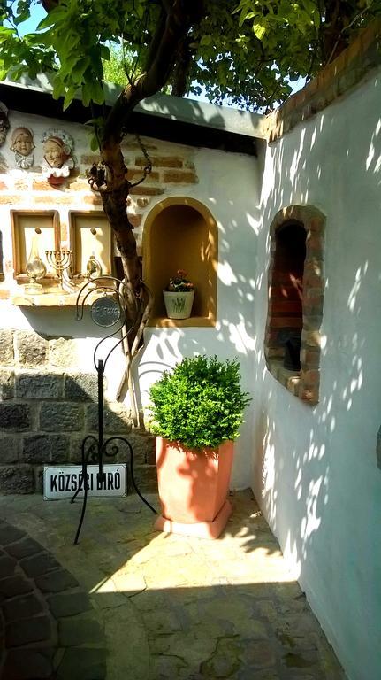 Penzion A Restauracia Toldi Galanta Dış mekan fotoğraf