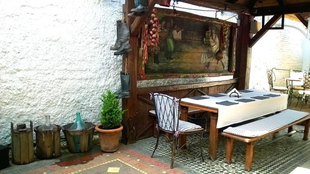 Penzion A Restauracia Toldi Galanta Dış mekan fotoğraf