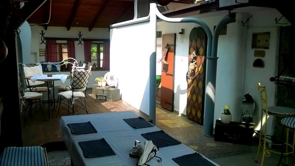 Penzion A Restauracia Toldi Galanta Dış mekan fotoğraf