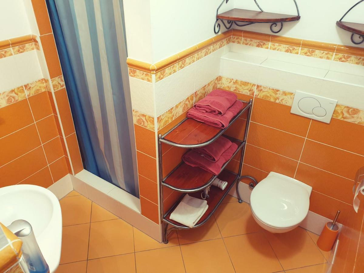 Penzion A Restauracia Toldi Galanta Dış mekan fotoğraf