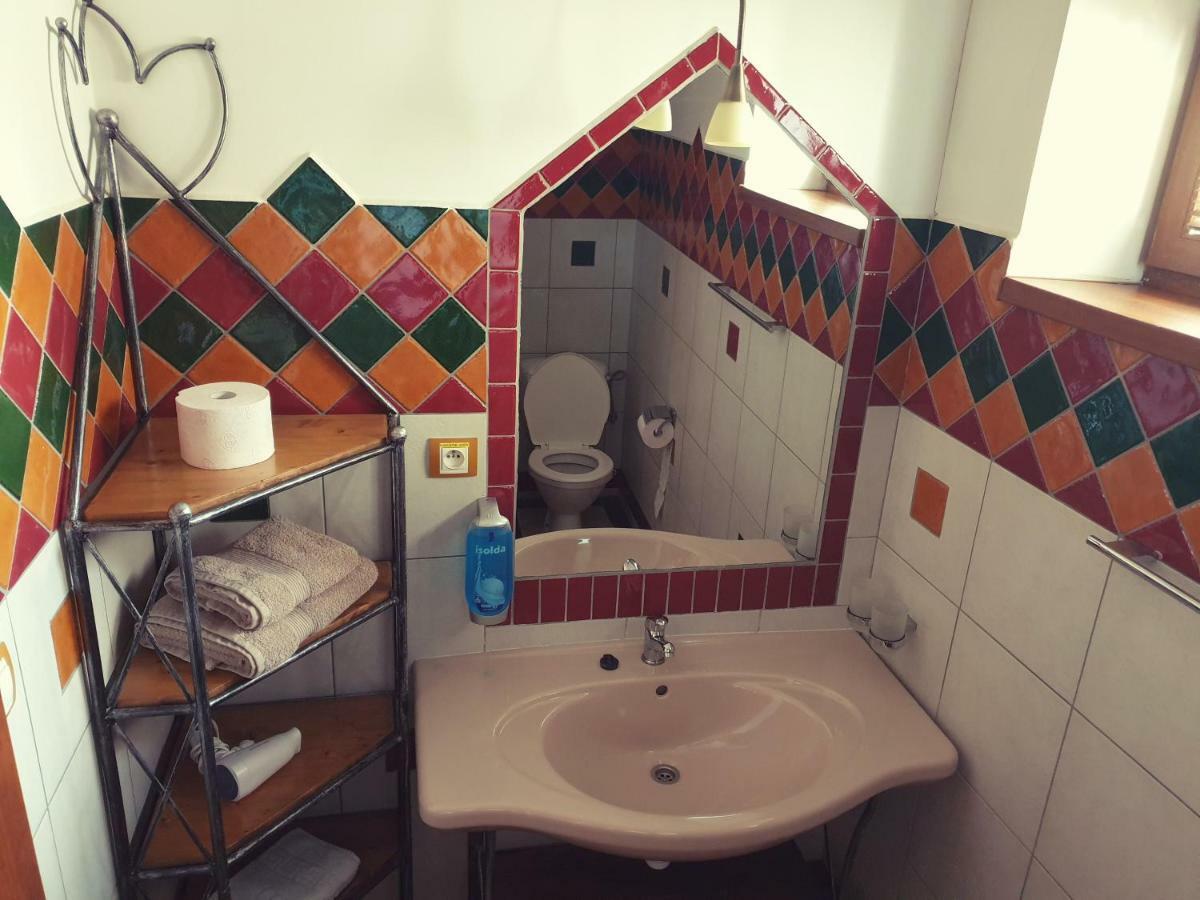 Penzion A Restauracia Toldi Galanta Dış mekan fotoğraf