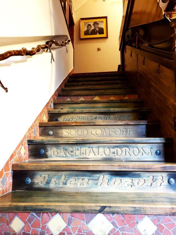 Penzion A Restauracia Toldi Galanta Dış mekan fotoğraf
