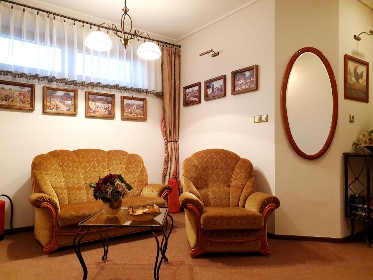 Penzion A Restauracia Toldi Otel Galanta Dış mekan fotoğraf