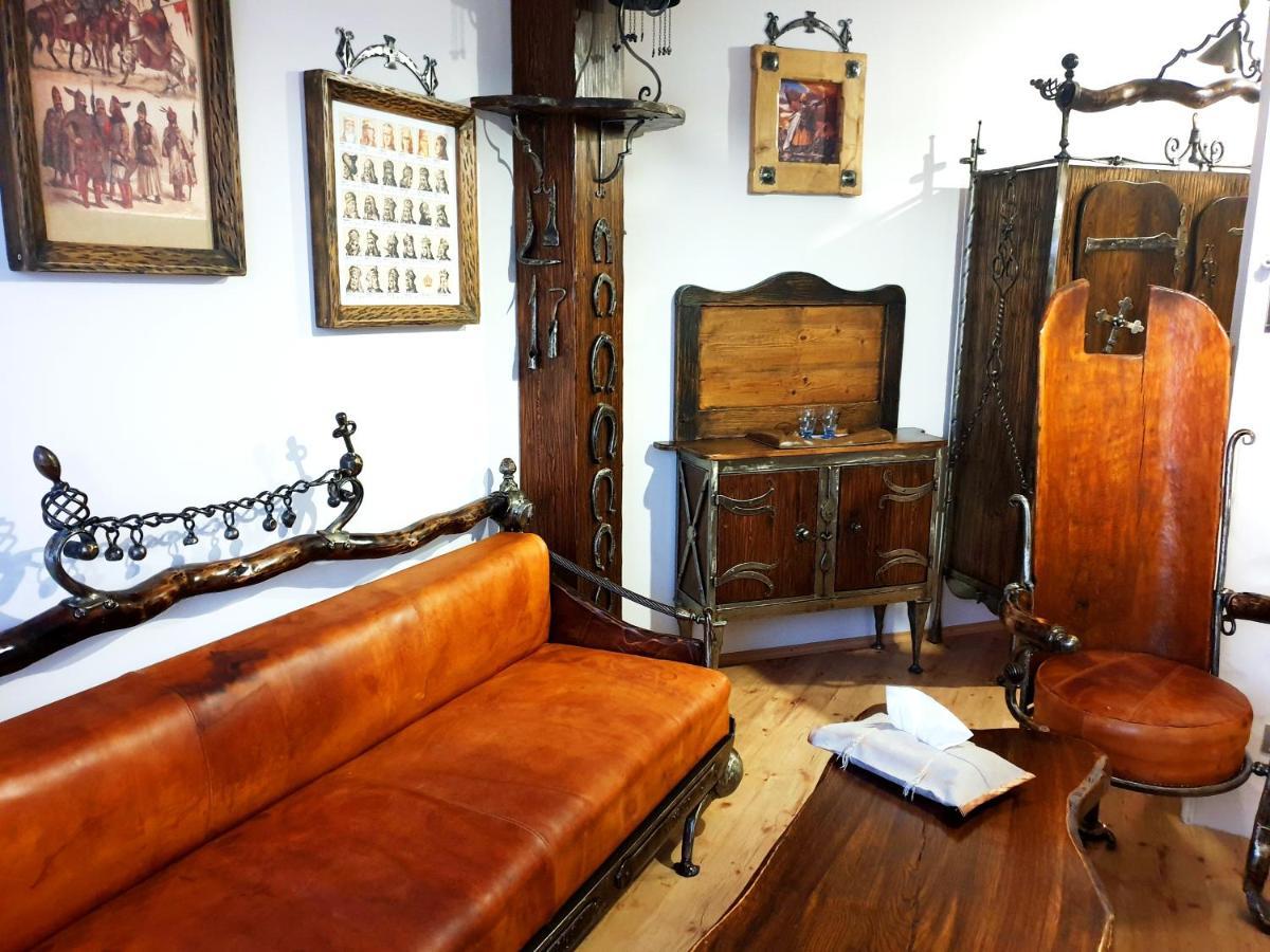 Penzion A Restauracia Toldi Galanta Dış mekan fotoğraf