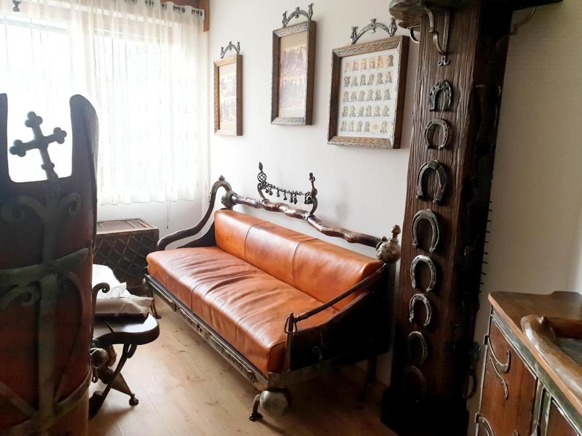Penzion A Restauracia Toldi Galanta Dış mekan fotoğraf